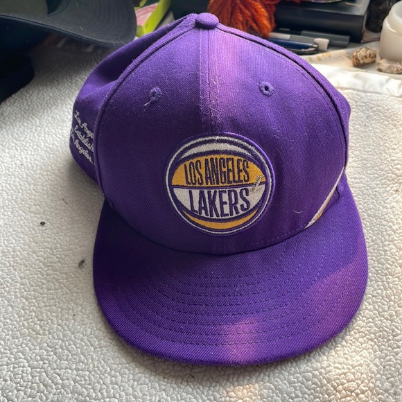 Never worn Los Angeles lakers hat - Picture 2 of 5
